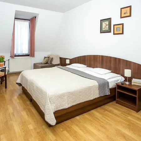 Tercia Hubertus Panzio 2* Sopron