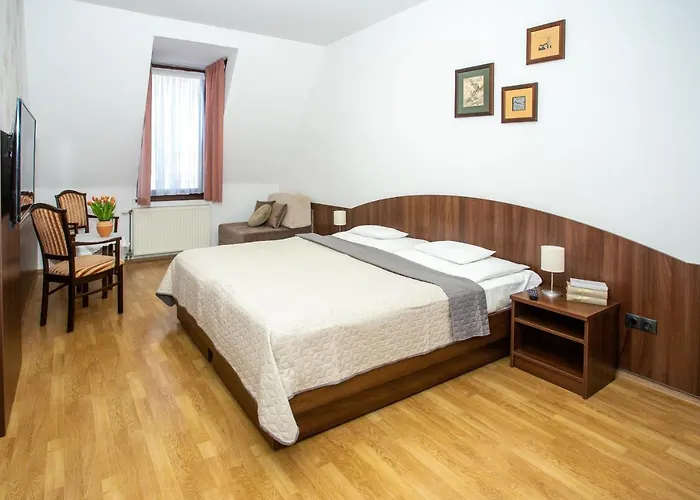 Tercia Hubertus Panzio 4* סופרון